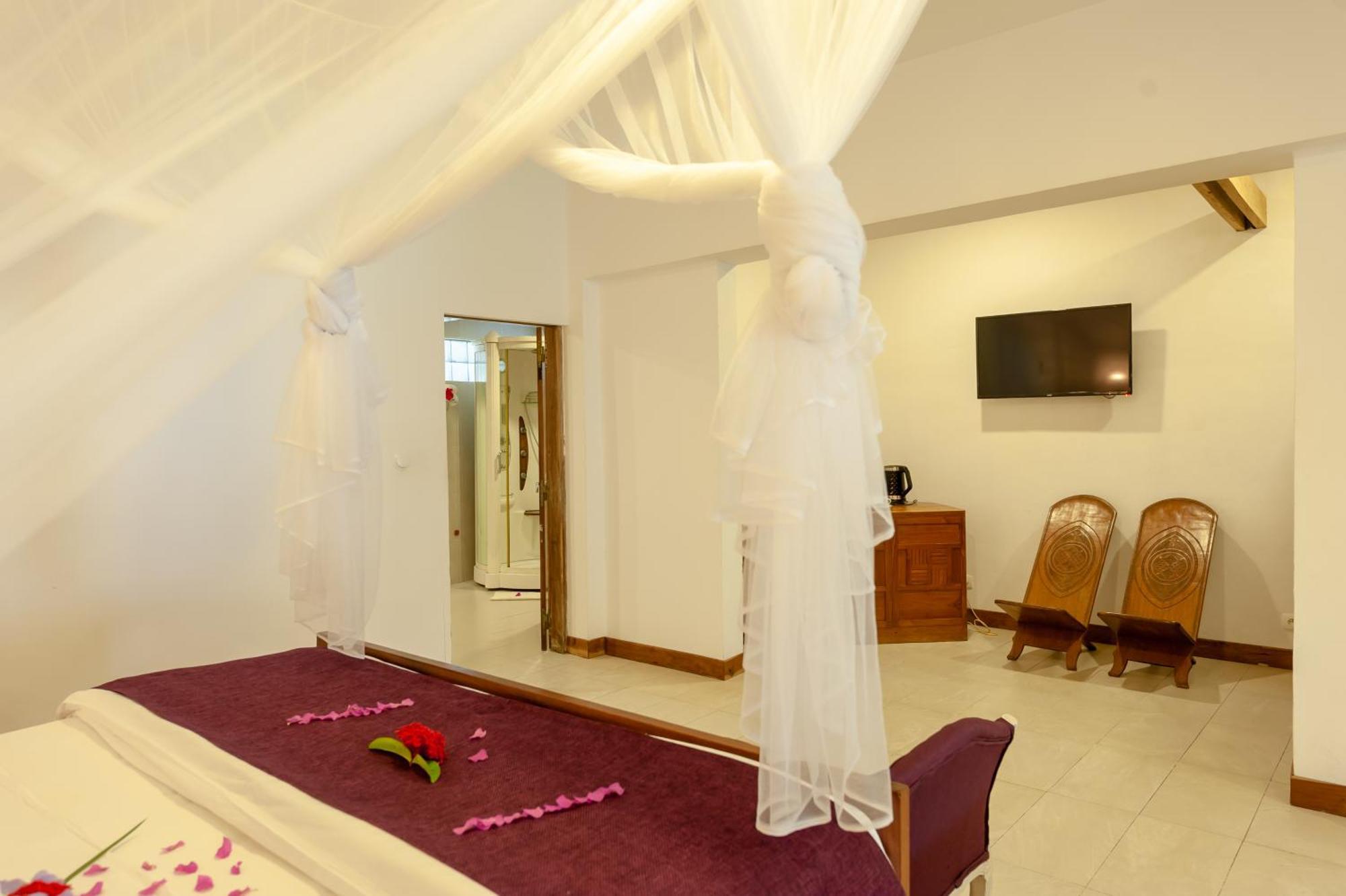 Nosy Be Hotel & Spa Ambondrona  Exterior foto